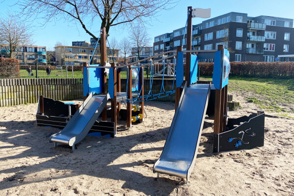 Speelboot Kameleon rood