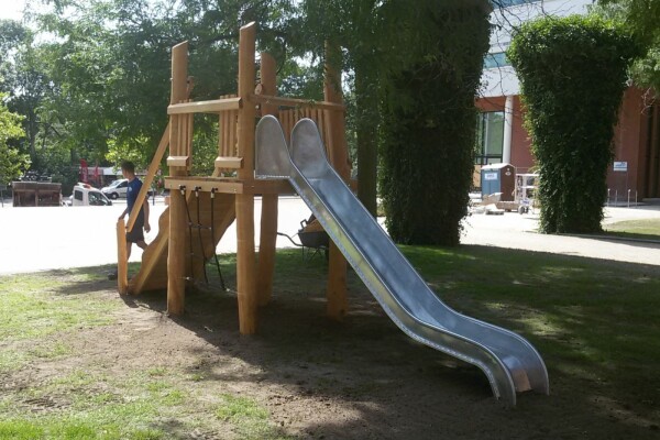 Glijbaantoren Aalbes