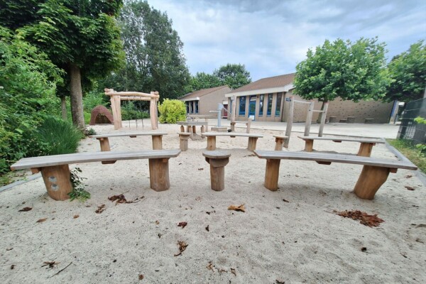 Buitenklas met kubus