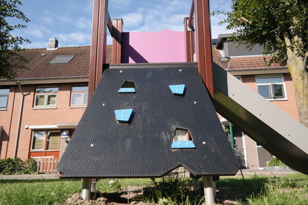 Glijbaantoren Pien blauw