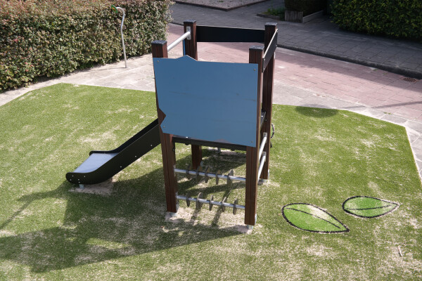 Glijbaantoren Pien blauw