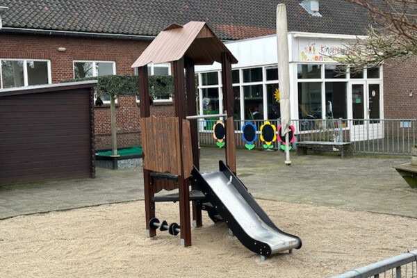 Glijbaantoren Yara rood