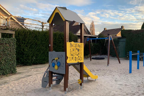 Glijbaantoren Yara rood