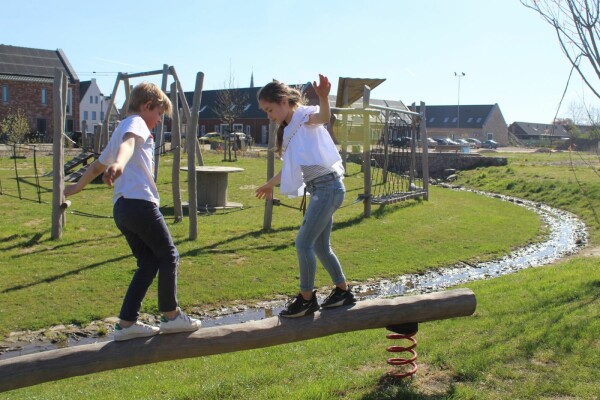 Balanceerbalk op veren