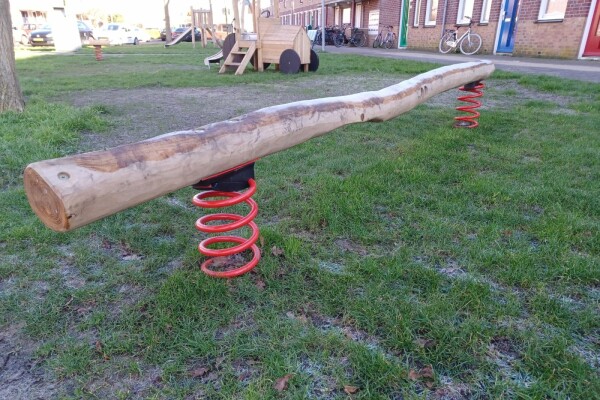 Balanceerbalk op veren